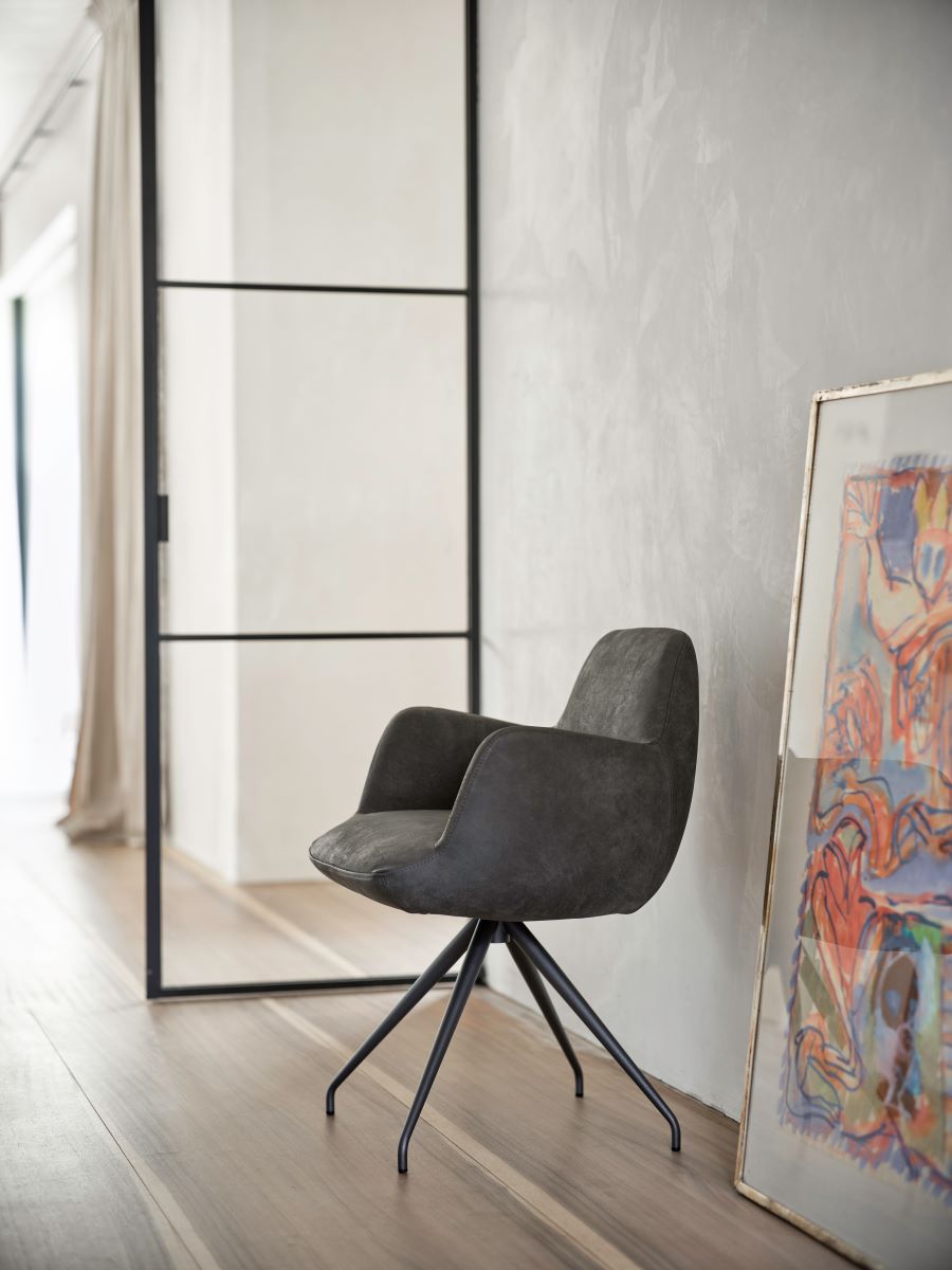 Полукресло на металлических ножках Mood 101, обеденный стул с подлокотниками, скульптурные формы, Mobitec, бельгийский дизайн, premium